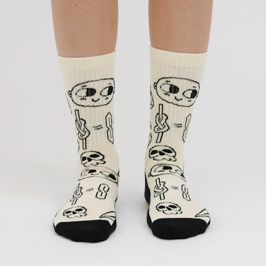 Gif der Lifestyle Rock Socks Modell Climber Doodle von YY Vertical , getragen von einer Frau