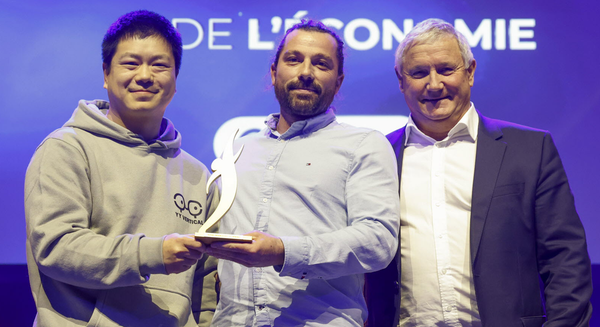 YY Vertical dans le magazine Présences