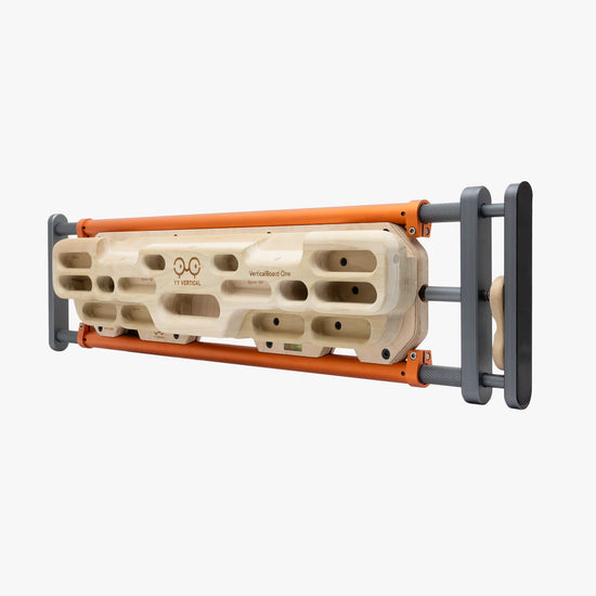 Packshot der Vorderseite der VerticalBase YY Verticaltical Balkenhalterung, mit einem installierten VerticalBoard One