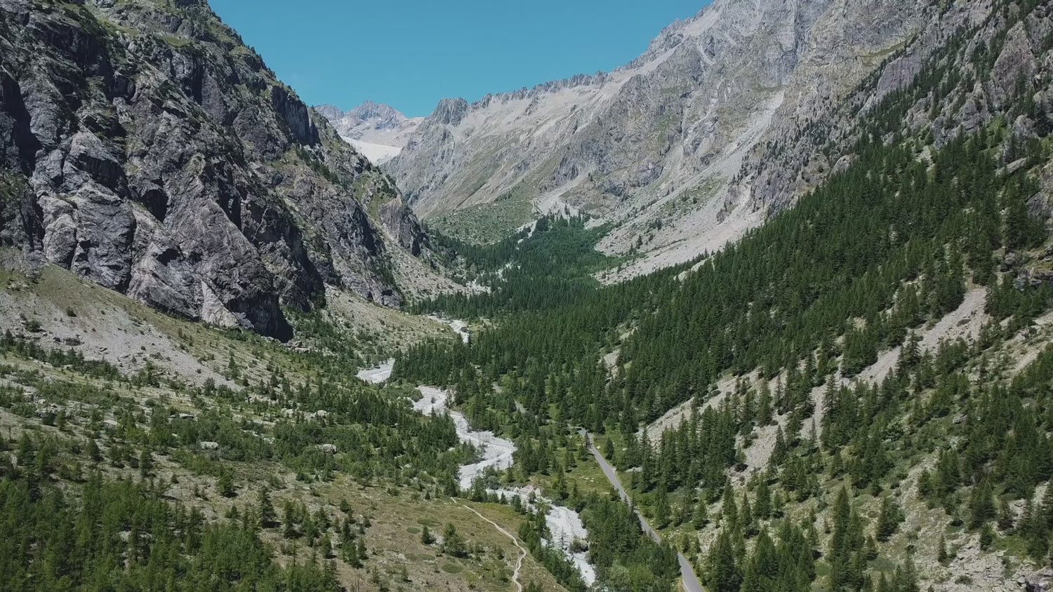 Upload video : Digital advertising for YY Vertical branded video